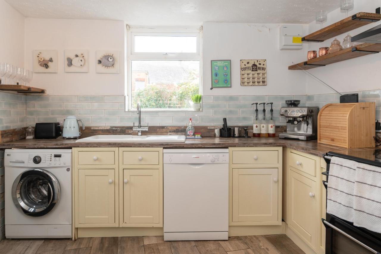 Belmont Villa - 4 Bed - Hot Tub Additional Cost - Sleeps 10-Tjs22Bv Ilfracombe Exterior photo