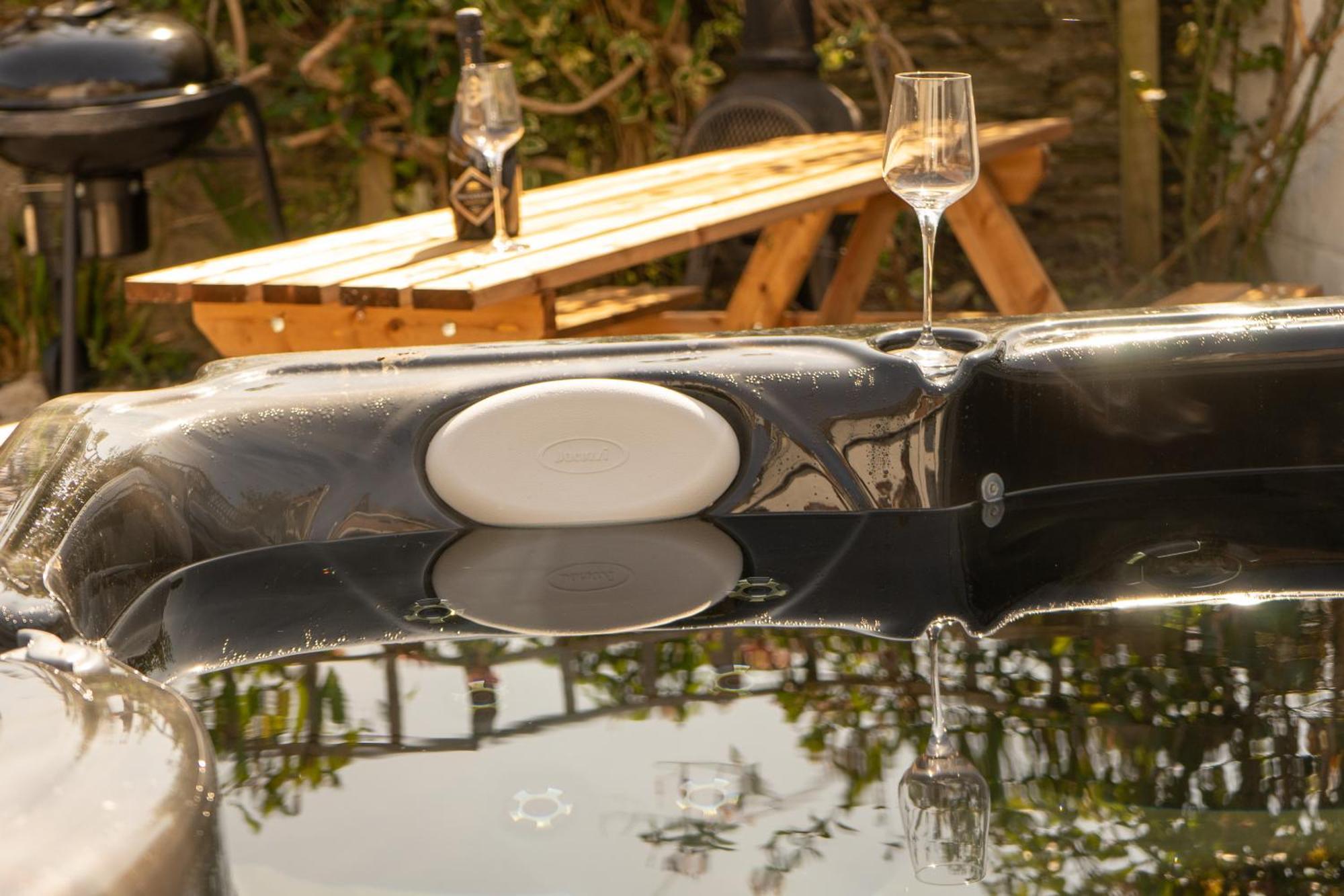 Belmont Villa - 4 Bed - Hot Tub Additional Cost - Sleeps 10-Tjs22Bv Ilfracombe Room photo